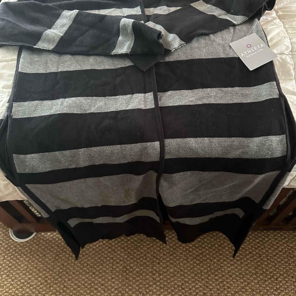 Sweater/jacket Athleta Charcoal and Black Knit Cardigan